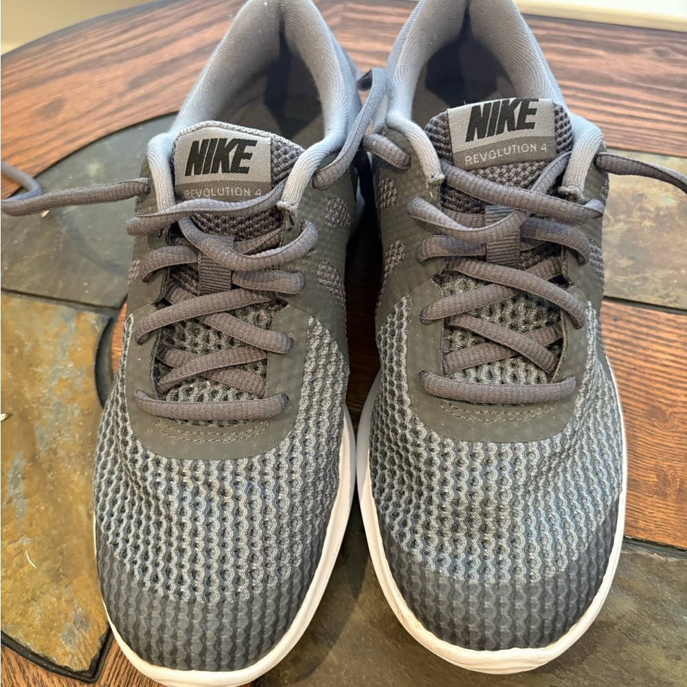 Nike Revolution 4 Sneakers